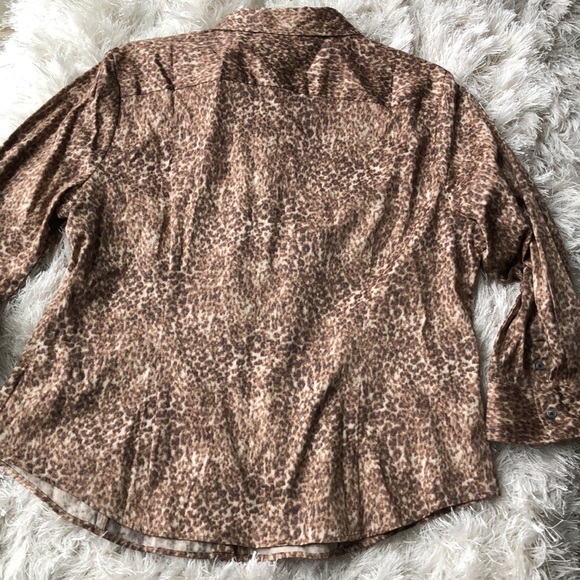 Talbots Ladies Animal print button down shirt Size 16 petite - Picture 4 of 8